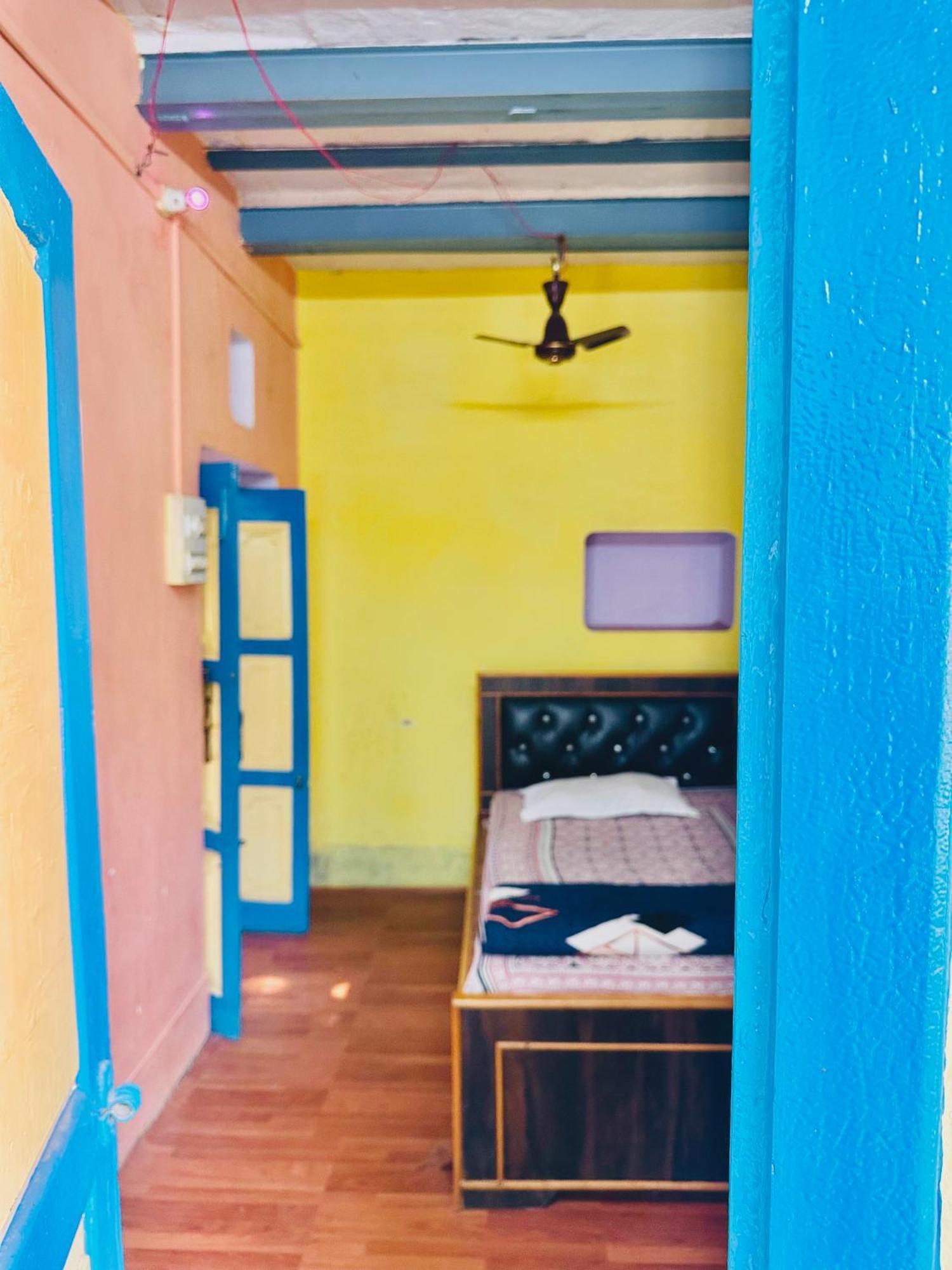 Home Stay Suraj Inn Varanasi Exterior foto